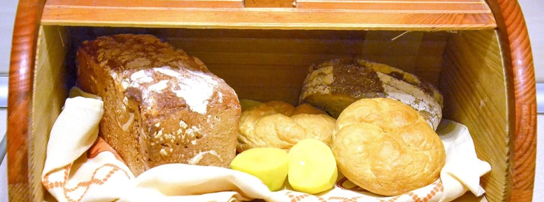 Jak utrzymać świeżość pieczywa w chlebaku?