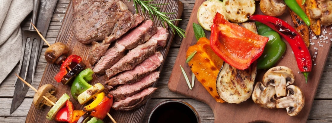Jak grillować mięso, a jak warzywa? 