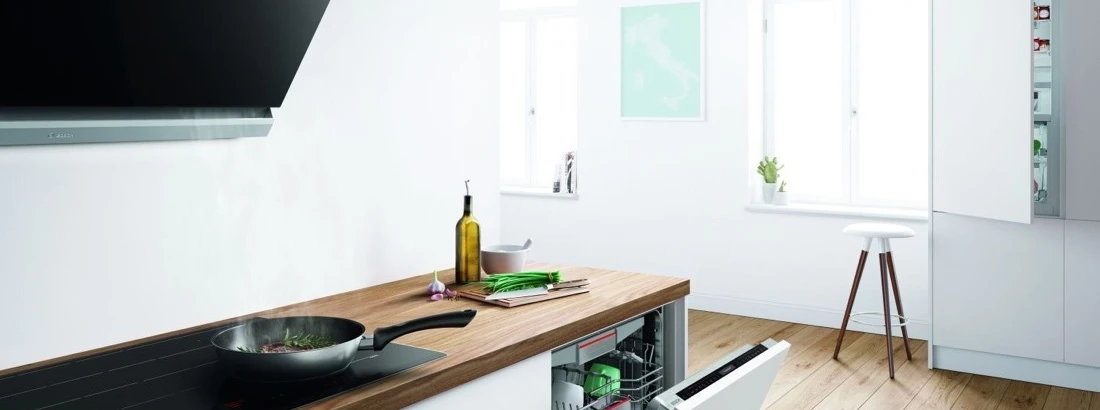 Zmywarka zamiast szafki – sposób na optymalne wykorzystanie przestrzeni w małej kuchni
