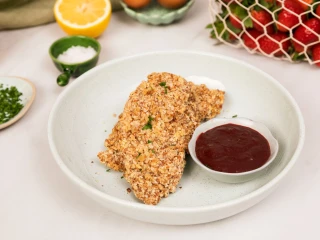 Pieczony kurczak w migdałach z sosem truskawkowo-balsamicznym