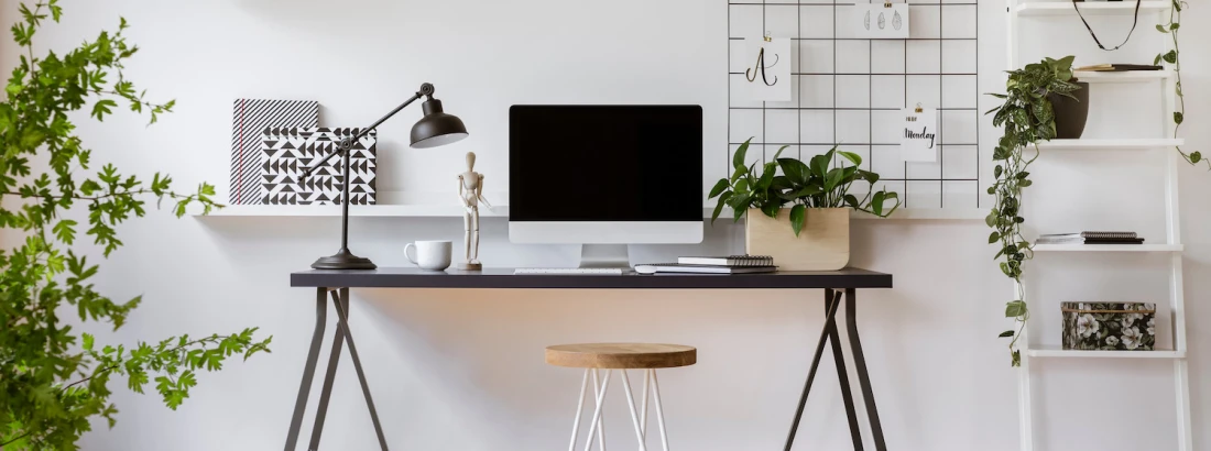 Home office – czyli jak szybko zaaranżować kącik do pracy?