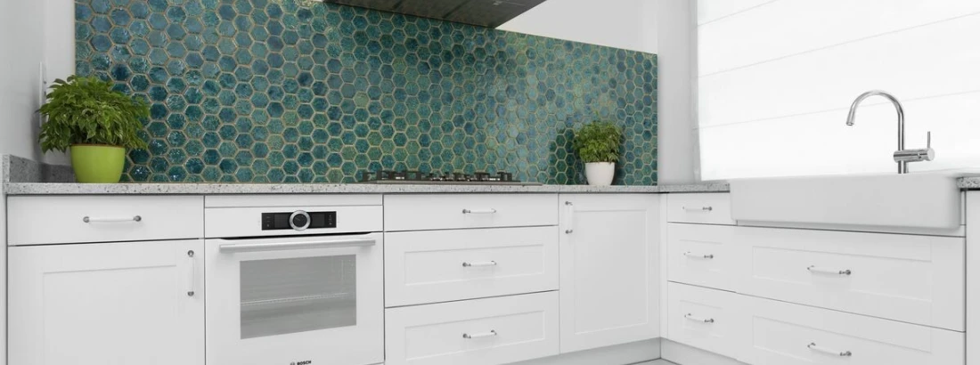 Mozaika na ścianie w łazience i kuchni