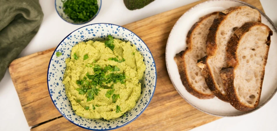 Pasta z awokado i groszkiem