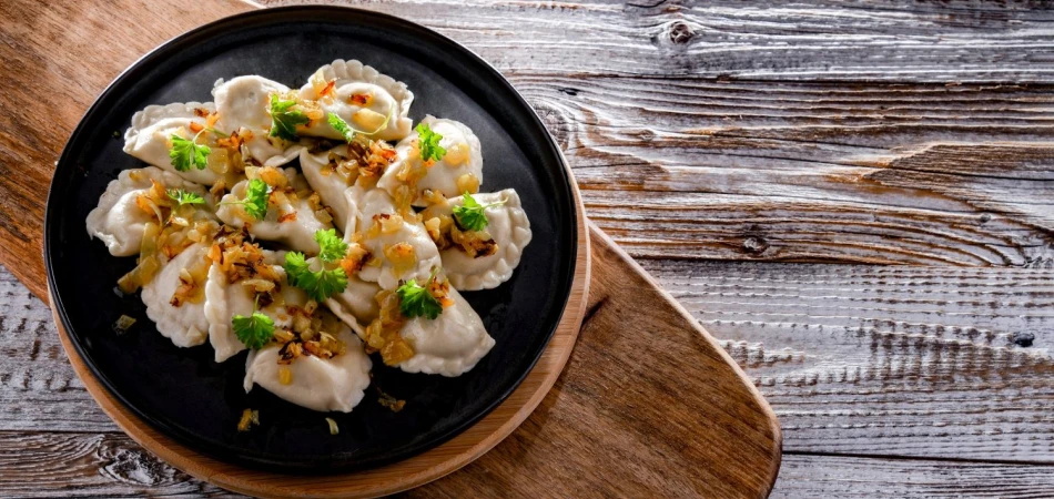 Pierogi chłopskie z ziemniakami i boczkiem