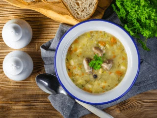 Miska domowego krupniku