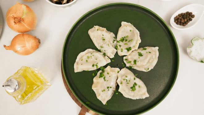 Tradycyjne pierogi z kapustą i grzybami według Mateusza Gesslera