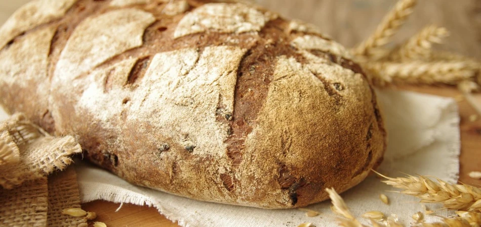 Chleb pszenny na zakwasie z karmelizowaną cebulką