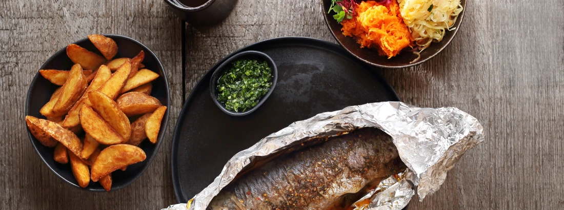 Jak używać folii aluminiowej w kuchni?