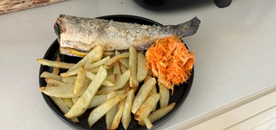 pieczony okoń morski z frytkami