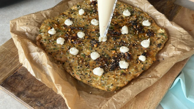 Prosty ryżowy omlet w azjatyckim stylu