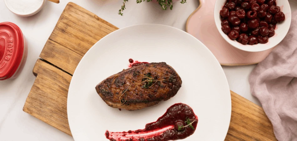 kaczka w sosie wiśniowym