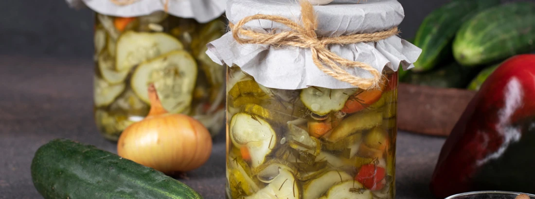 Sałatki do słoików na zimę – po co robić?