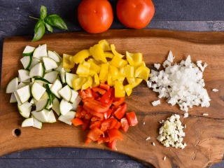 pokrojone warzywa w kostkę