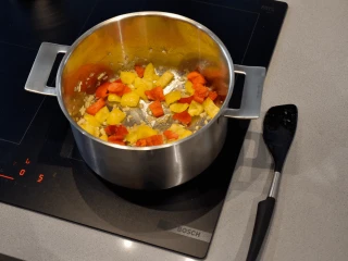 warzywa na ratatuj w garnku