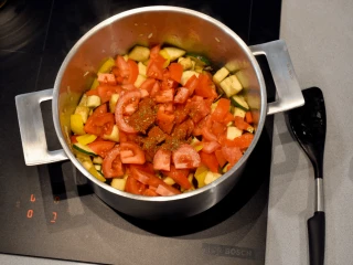 warzywa na ratatuj w garnku