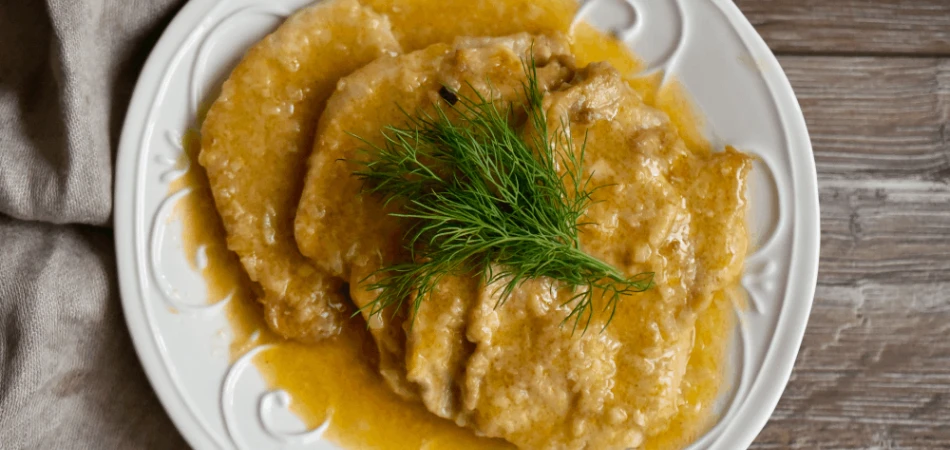 Schab duszony w sosie własnym