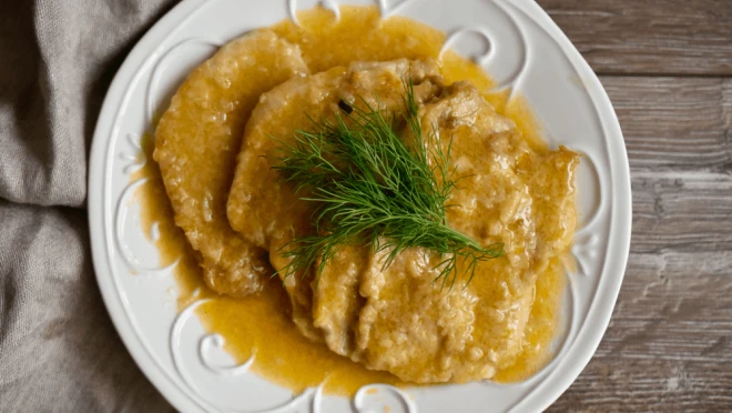 Schab duszony w sosie własnym