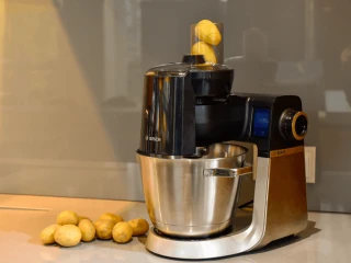 bosch robot z tarczą trącą