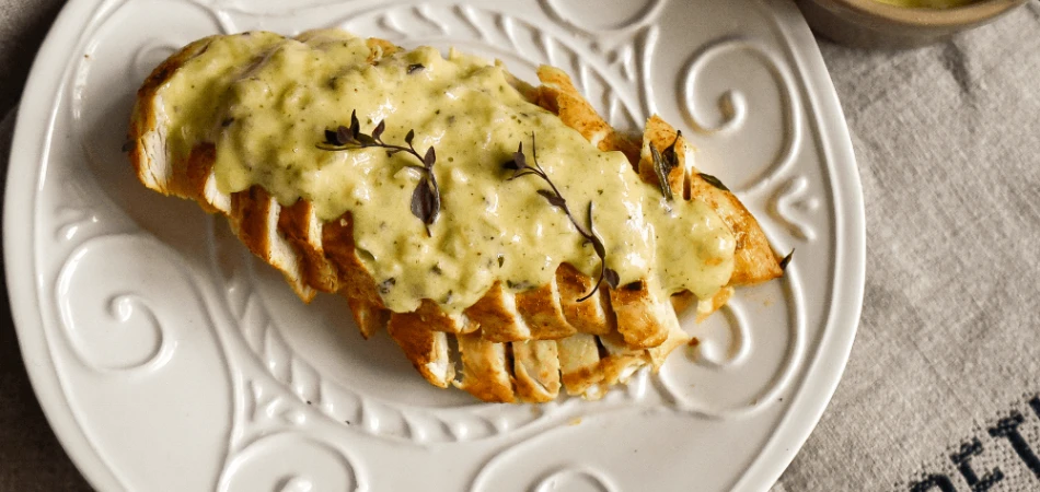 Kurczak w sosie śmietanowo-ziołowym