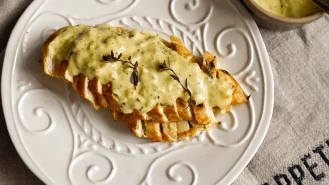 Kurczak w sosie śmietanowo-ziołowym