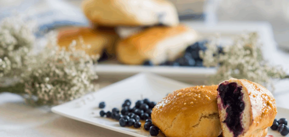 Domowe jagodzianki z kruszonką