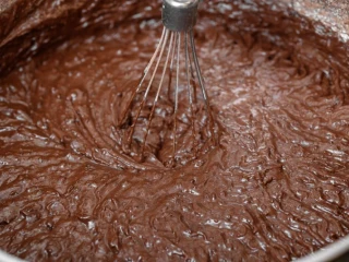 Wymieszane surowe ciasto czekoladowe