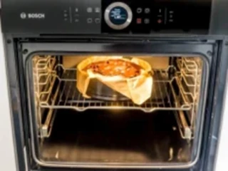 ciasto czekoladowe z wiśniami w piekarniku