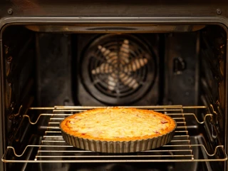 Tarta wytrawna z kurczakiem i pieczarkami w piekarniku