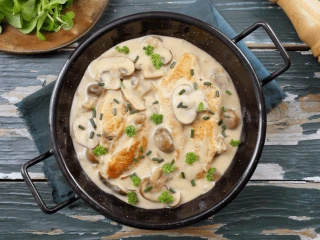 Pierś z kurczaka z pieczarkami w sosie śmietanowym