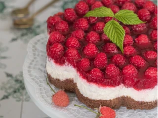 brownie z malinami i mascarpone