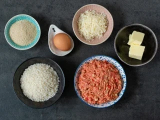 Składniki na kulki ryżowe arancini