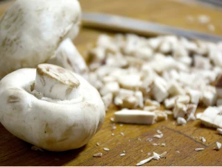 pokrojone drobno pieczarki