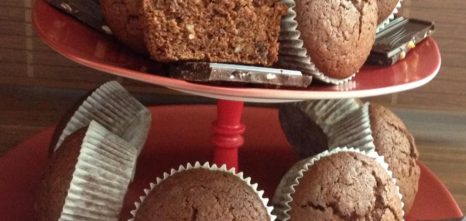 Bezglutenowe pyszne czekoladowe muffiny z orzechami