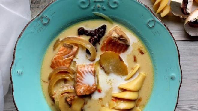 Orientalna zupa z łososiem i żeń-szeniem 