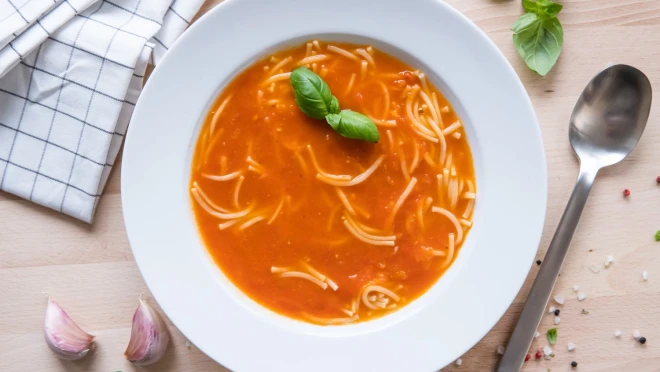 Gęsta zupa pomidorowa bez śmietany i mąki