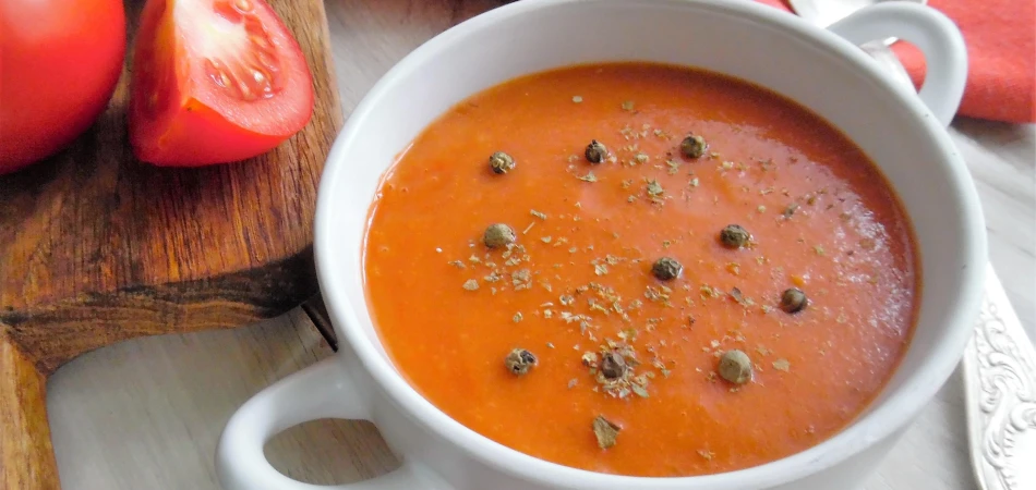 Wytrawna zupa pomidorowa na ostro