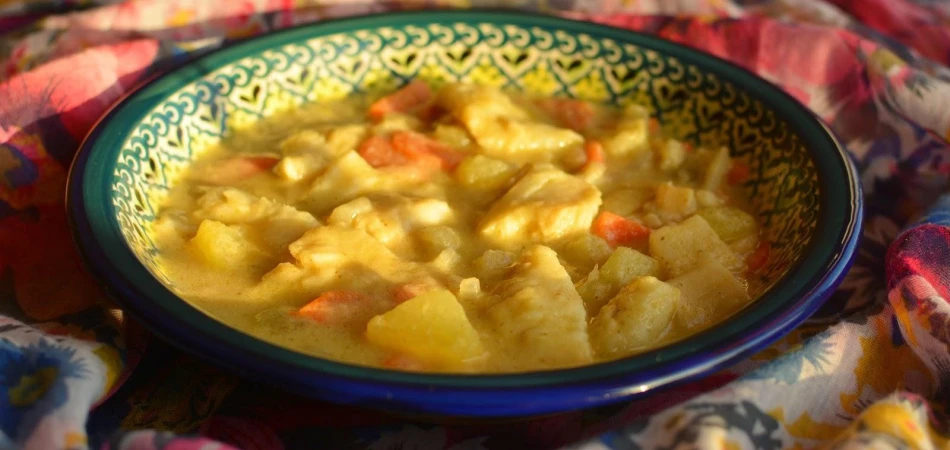 Rybna zupa curry z fenkułem i ziemniakami