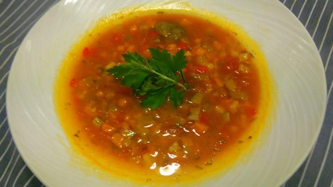 Pomarańczowa zupa jarzynowa
