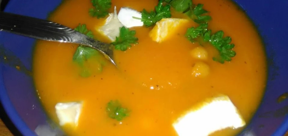 Rozgrzewająca zupa marchewkowa z cieciorką