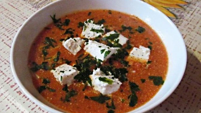 Zupa pomidorowa z serem feta