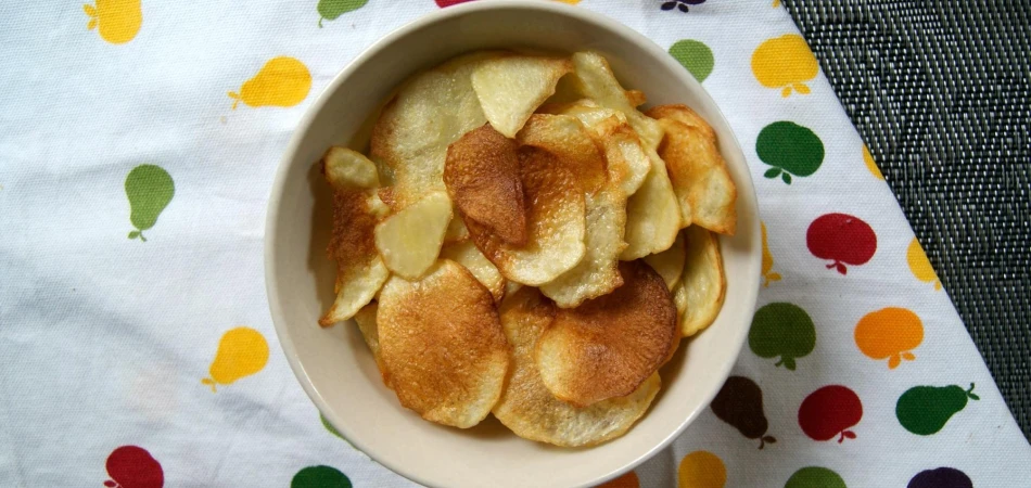 Zdrowe domowe chipsy ziemniaczane