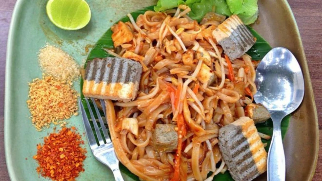 Wegetariańskie Pad thai z tofu