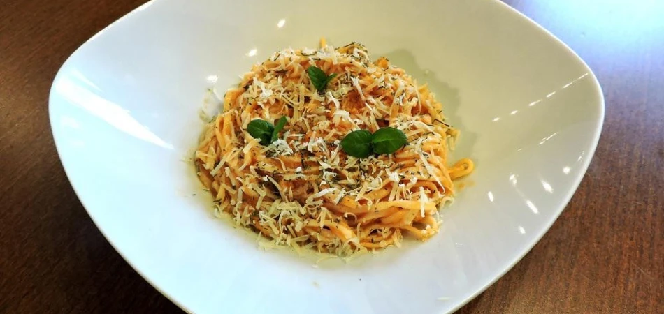 Spaghetti po neapolitańsku