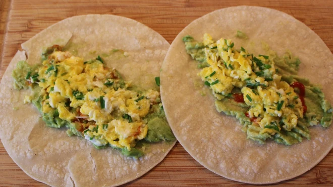 Śniadaniowe tacos z jajecznicą