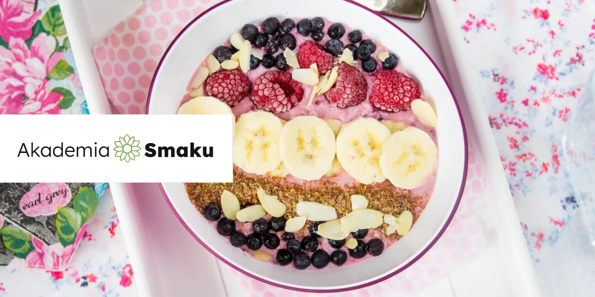 Smoothie bowl z truskawkami i bananem Akademia Smaku