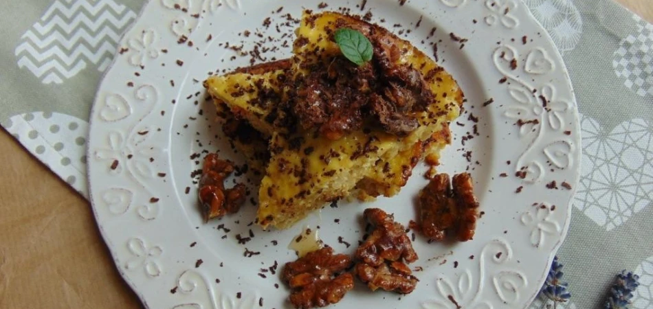 Omlet z komosą ryżową , orzechami włoskimi w miodzie lipowym.
