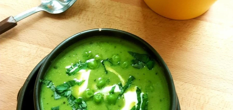 Zupa z zielonego groszku i bazylii 