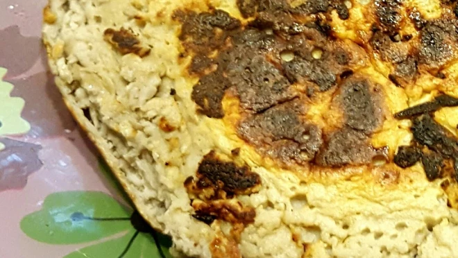 Niskokaloryczny omlet bananowy bez mąki i mleka z kakaową masą z serka homo