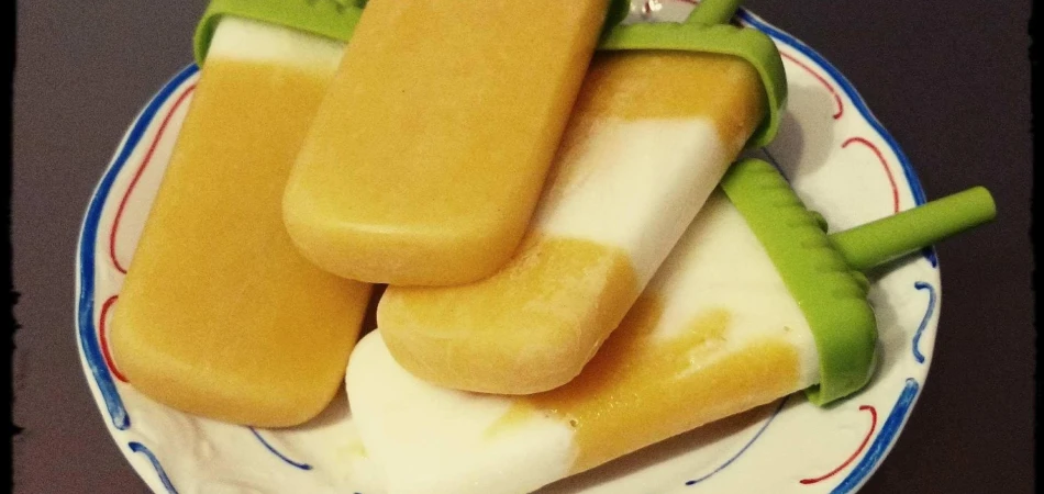 Wegańskie lody z mango i miodem