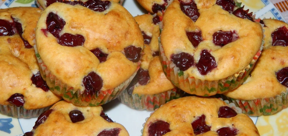 Waniliowe muffinki z wiśniami
